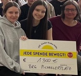 Übergabe des Spendenchecks an die Kinderkrebshilfe