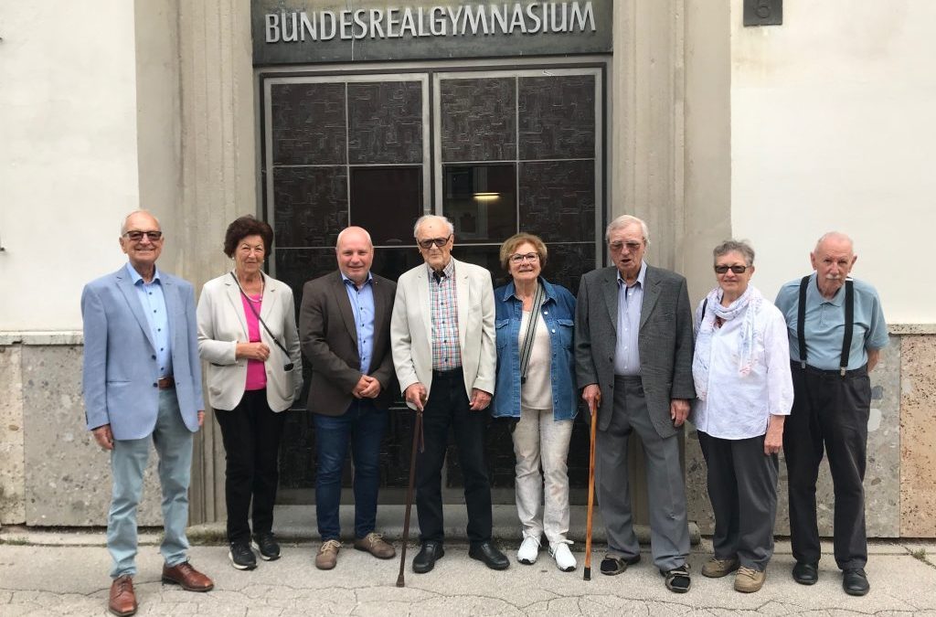 Der Maturajahrgang 1954 trifft sich in der Schule