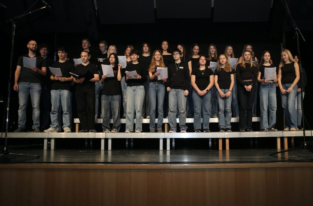 Oberstufenchor singt beim Bezirksjugendsingen im Stadtsaal Steyr